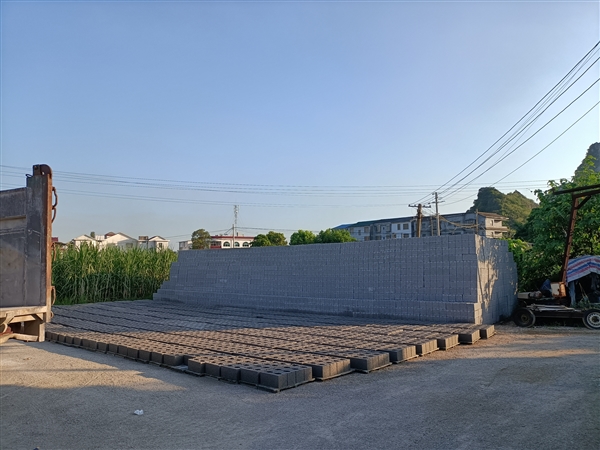 柳城日日红水泥砖加工厂的图标