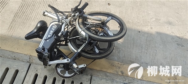 超轻折叠电动自行车